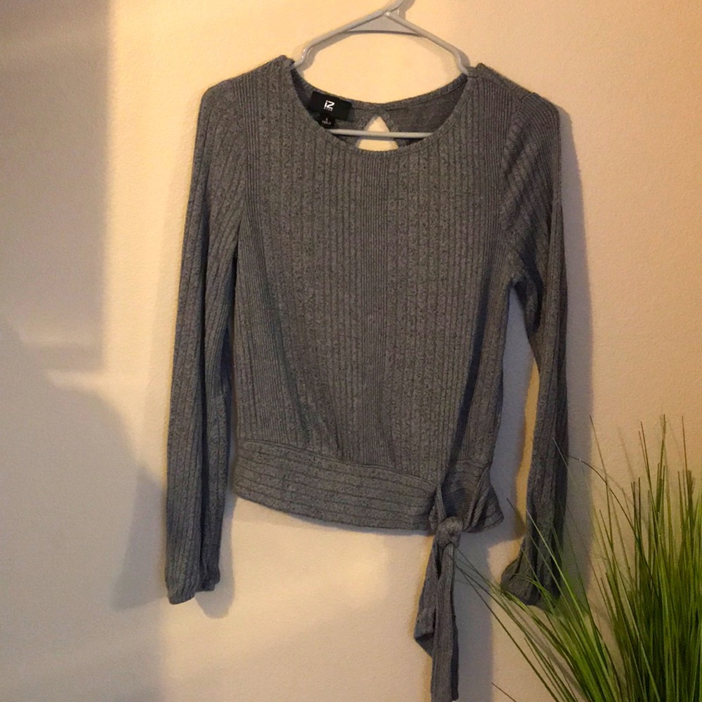 NWOT IZ Byer Gray Top with Knot